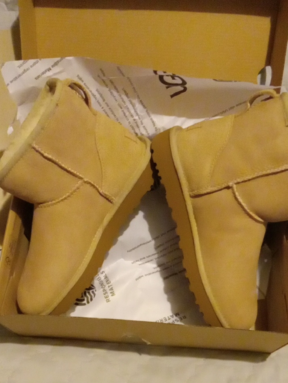 Ugg womens size 6 boots & beanie!! - Picture 2 of 6